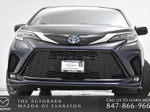 Used 2024 Toyota Sienna XSE AWD/4WD image 5