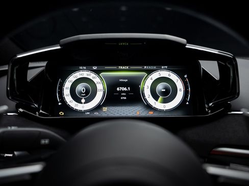 Used 2025 Aston Martin V8 Vantage Coupe RWD image 45