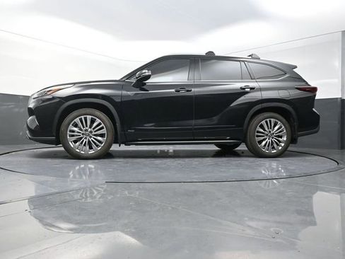 Used 2026 Toyota Highlander Platinum image 41