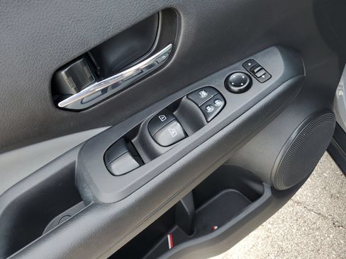 Used 2023 Nissan Kicks SR w/ SR Premium Package FWD image 21