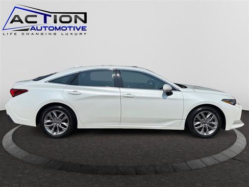 Used 2019 Toyota Avalon XLE w/ Moonroof Package FWD image 9