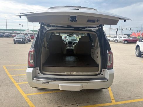 Used 2018 GMC Yukon Denali w/ Denali Ultimate Package AWD/4WD image 28