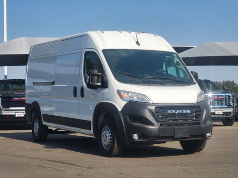Used 2026 RAM ProMaster 2500 w/ Convenience Group FWD image 3