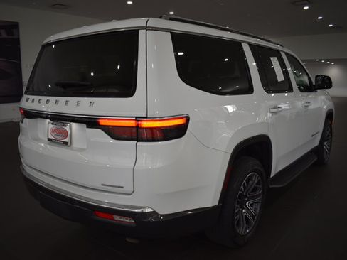 Used 2022 Jeep Wagoneer Series III AWD/4WD image 7