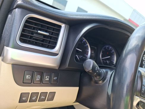 Used 2018 Toyota Highlander Limited Platinum image 17