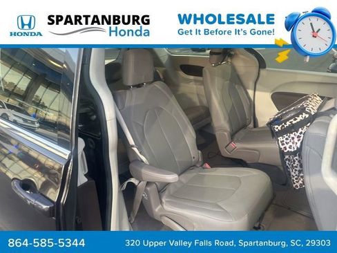 Used 2017 Chrysler Pacifica Touring image 15
