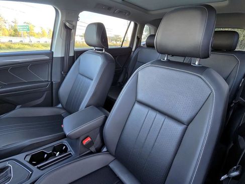 Used 2024 Volkswagen Tiguan SE image 21