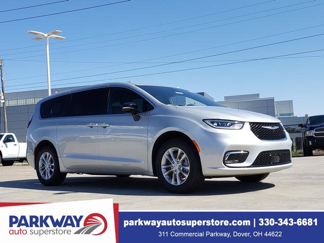 New 2026 Chrysler Pacifica Select AWD/4WD image 1
