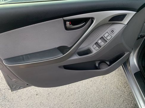 Used 2013 Hyundai Elantra GLS w/ Preferred Pkg FWD image 18