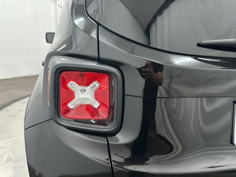 Used 2021 Jeep Renegade Sport image 28