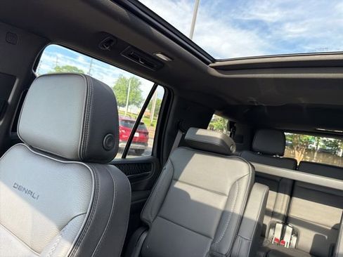 Used 2022 GMC Yukon Denali AWD/4WD image 18