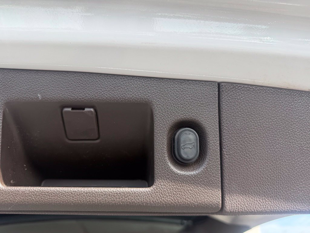 Used 2018 GMC Yukon Denali RWD image 20