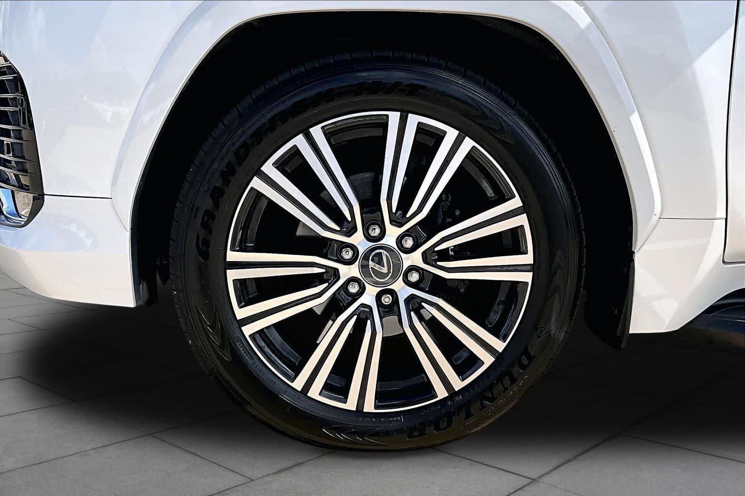Used 2025 Lexus LX 600 4WD w/ Accessory Package (2T) image 11