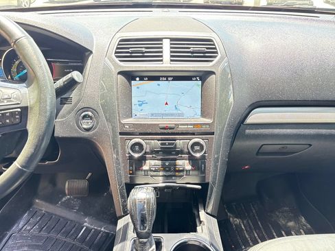 Used 2018 Ford Explorer XLT w/ Equipment Group 202A FWD image 23