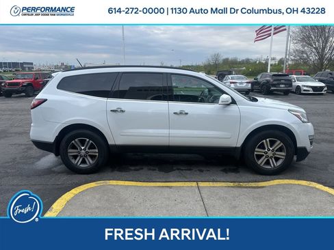 Used 2017 Chevrolet Traverse LT image 3