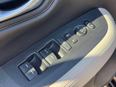 Certified 2024 Honda HR-V LX image 29