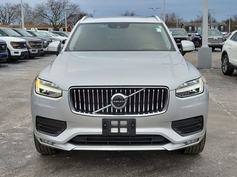 Used 2020 Volvo XC90 T6 Momentum image 2