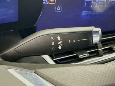 Used 2026 Chevrolet Equinox EV LT FWD image 17