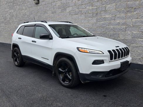 Used 2017 Jeep Cherokee Sport AWD/4WD image 7