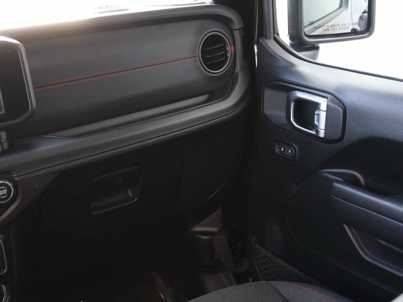 Used 2025 Jeep Wrangler Unlimited Rubicon AWD/4WD image 16
