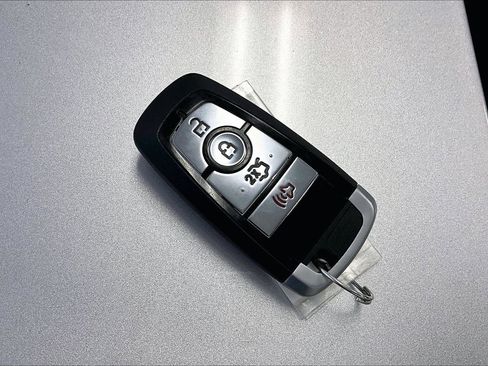 Used 2019 Ford Fusion SE image 9