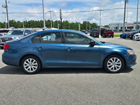 Used 2015 Volkswagen Jetta SE FWD image 2