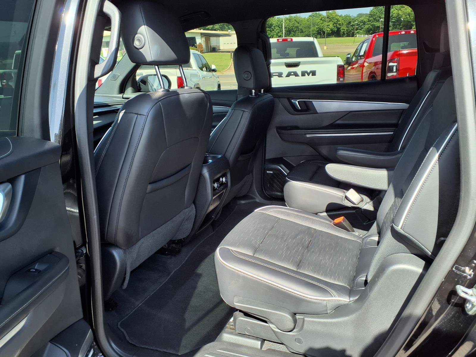 Used 2025 Buick Enclave Sport Touring FWD image 17