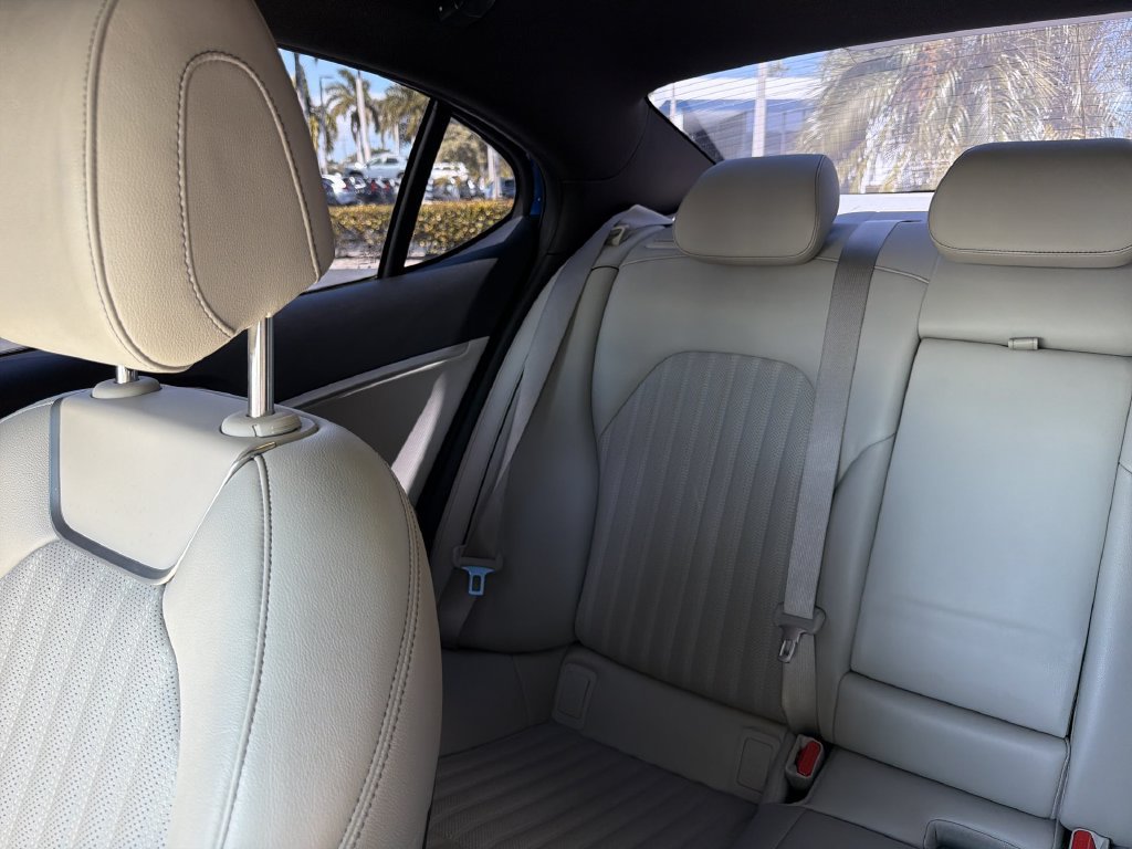 Used 2022 Genesis G70 3.3T RWD image 13