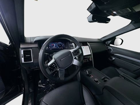 Used 2024 Land Rover Discovery Dynamic SE image 7