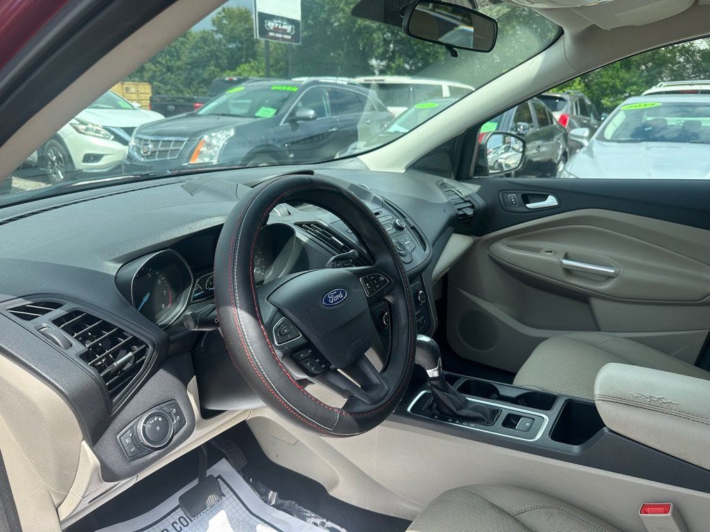 Used 2017 Ford Escape SE FWD image 7