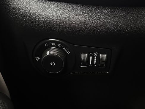 Used 2025 Jeep Compass Limited AWD/4WD image 19
