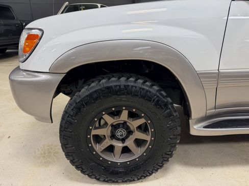 Used 2004 Toyota Land Cruiser image 12