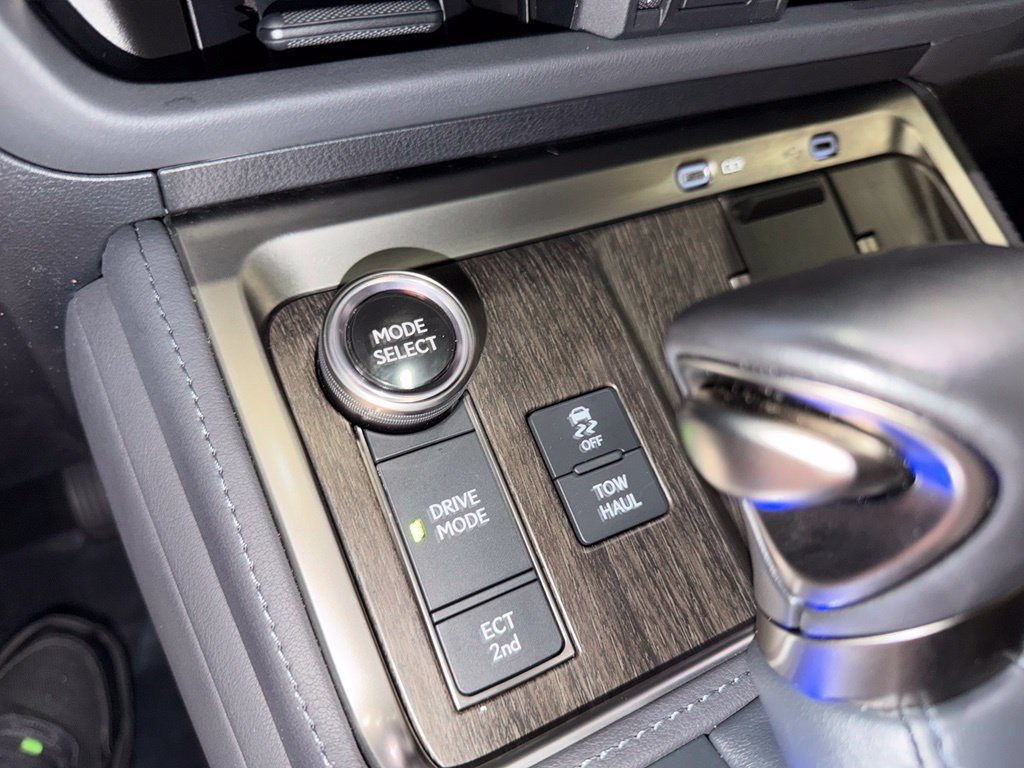 Used 2024 Lexus GX 550 w/ Accessory Package (Z1) AWD/4WD image 23