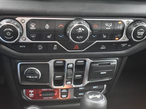 Used 2025 Jeep Wrangler Unlimited Rubicon image 27