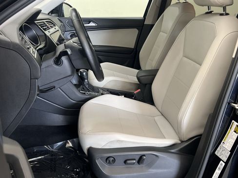 Used 2018 Volkswagen Tiguan SE AWD/4WD image 12
