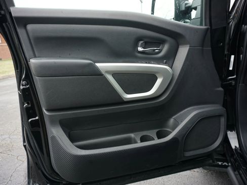 Used 2021 Nissan Titan SV w/ SV Convenience Package image 12