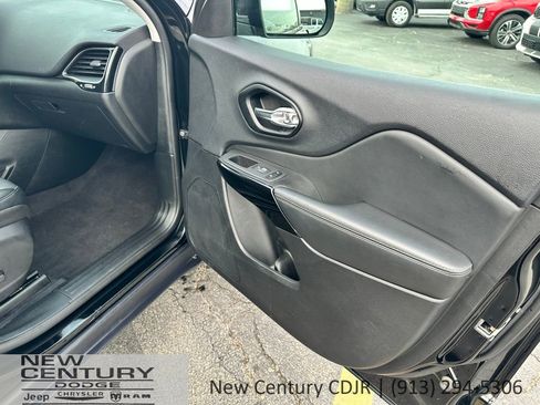 Used 2023 Jeep Cherokee Altitude Lux AWD/4WD image 18