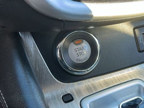 Used 2018 Nissan Murano SL w/ Moonroof Package image 19