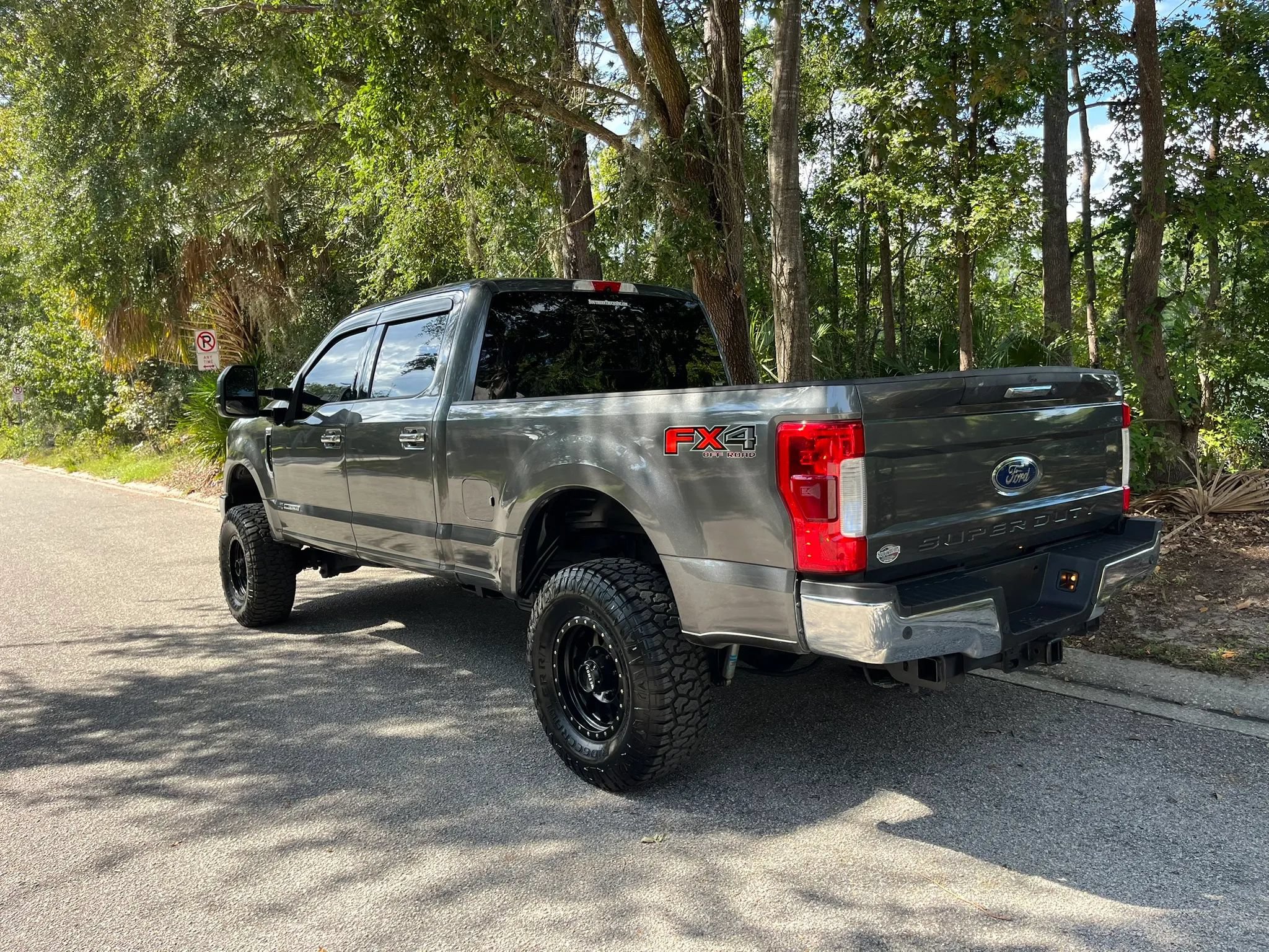 Used 2019 Ford F350 XLT w/ XLT Premium Package AWD/4WD image 7