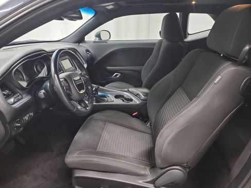 Used 2016 Dodge Challenger SXT image 12