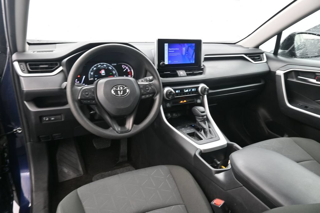 Used 2025 Toyota RAV4 XLE FWD image 18