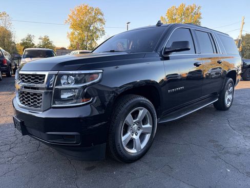 Used 2015 Chevrolet Suburban LT image 1