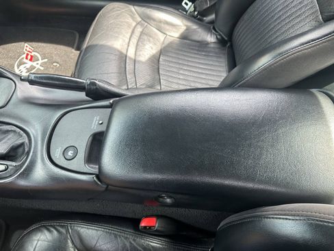 Used 2001 Chevrolet Corvette Convertible w/ Preferred Equipment Group2 RWD image 27
