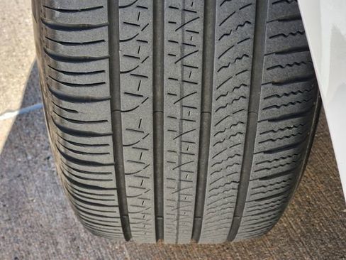 Used 2025 Land Rover Discovery Sport S image 11