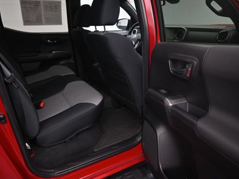 Used 2023 Toyota Tacoma TRD Sport AWD/4WD image 12