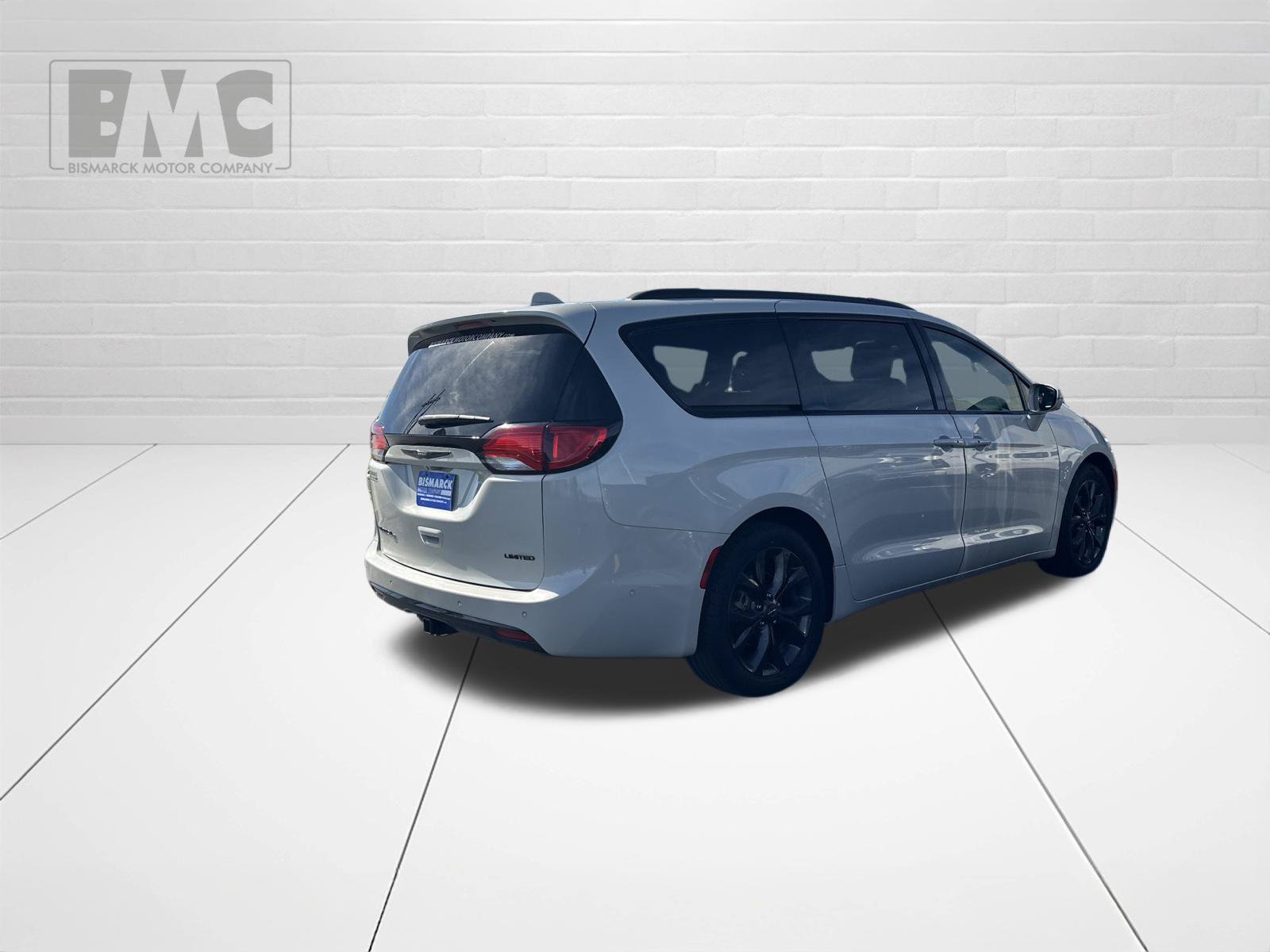 Used 2019 Chrysler Pacifica Limited FWD image 3