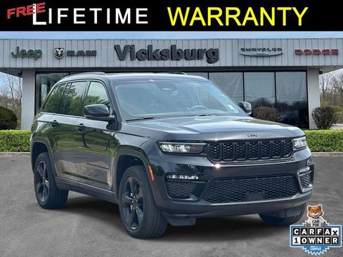 Used 2023 Jeep Grand Cherokee Limited w/ Black Appearance Package AWD/4WD image 1
