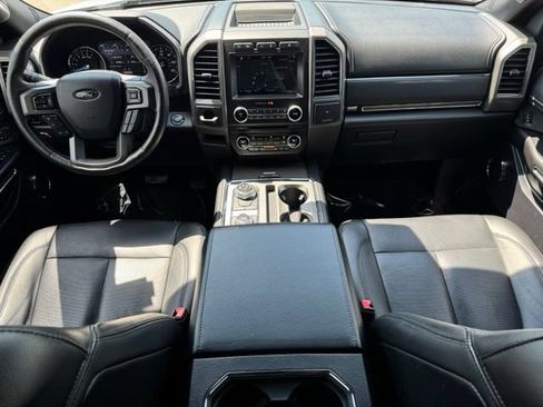 Used 2018 Ford Expedition XLT w/ Equipment Group 202A AWD/4WD image 13