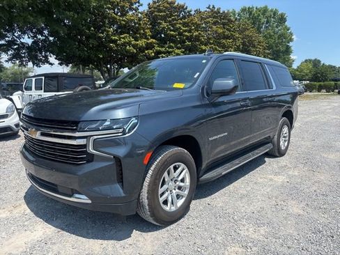 Used 2021 Chevrolet Suburban LT RWD image 3