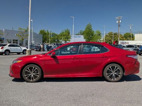 Used 2020 Toyota Camry SE FWD image 8